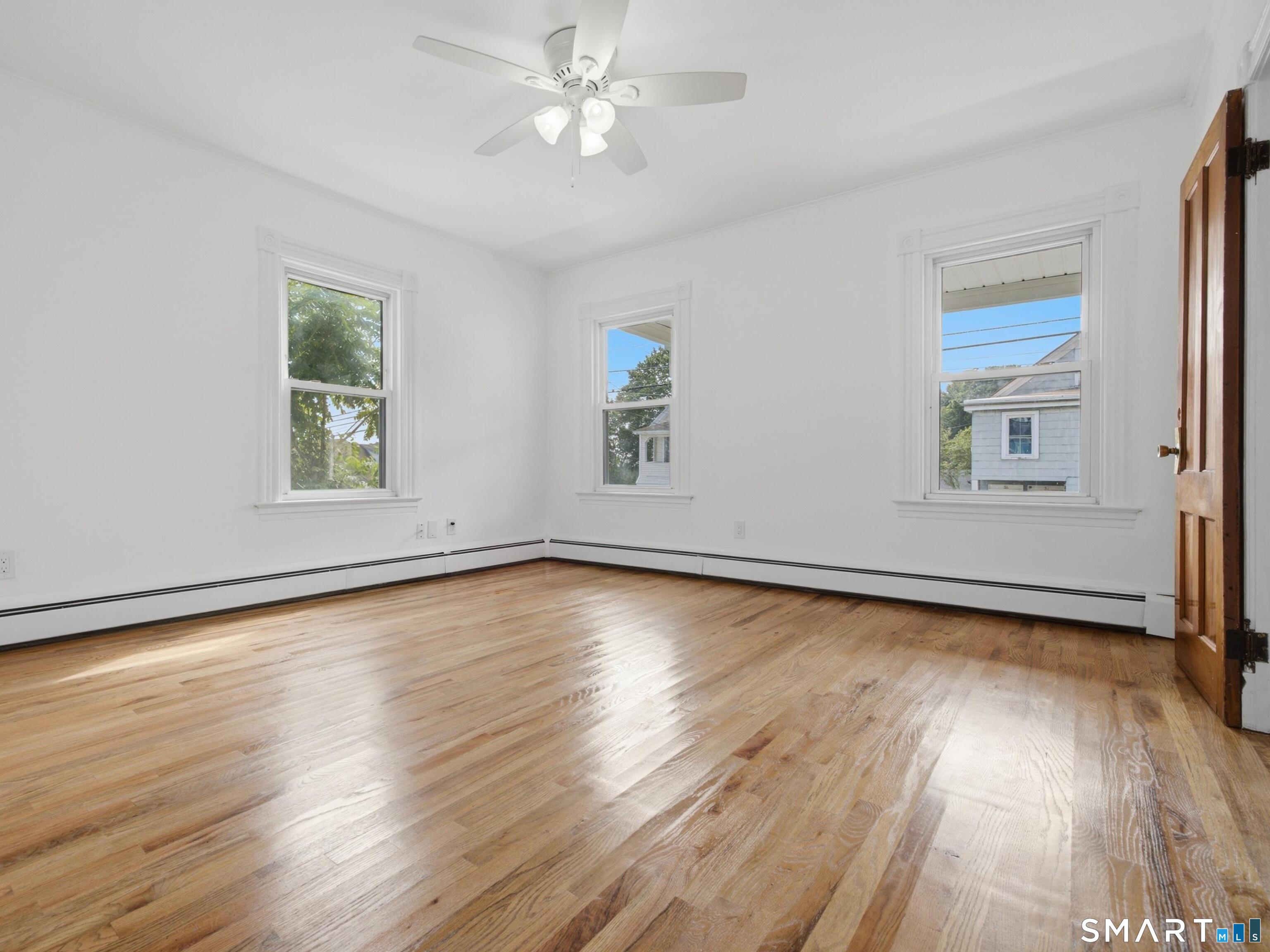 35 Moore Avenue New London CT 06320