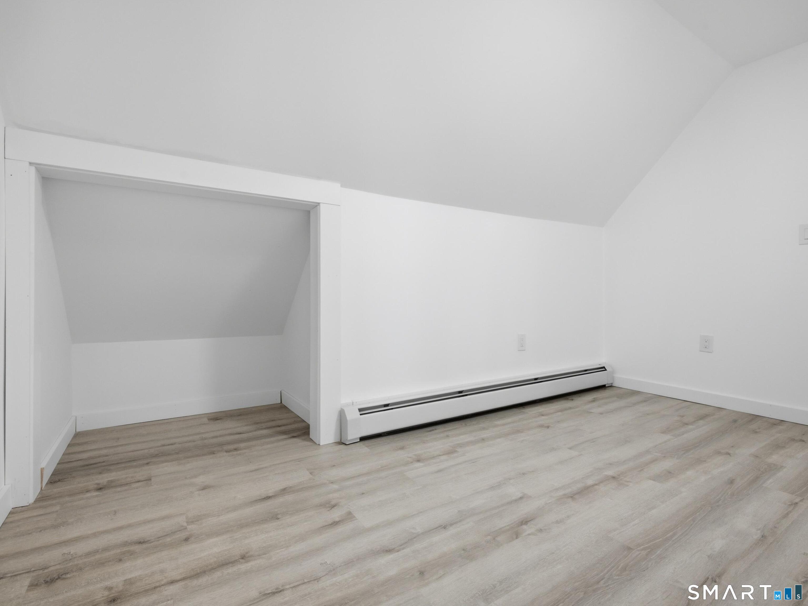 35 Moore Avenue New London CT 06320