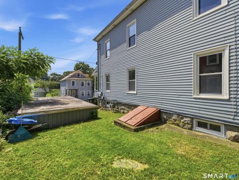 35 Moore Avenue New London CT 06320