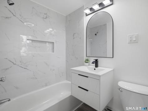 35 Moore Avenue New London CT 06320