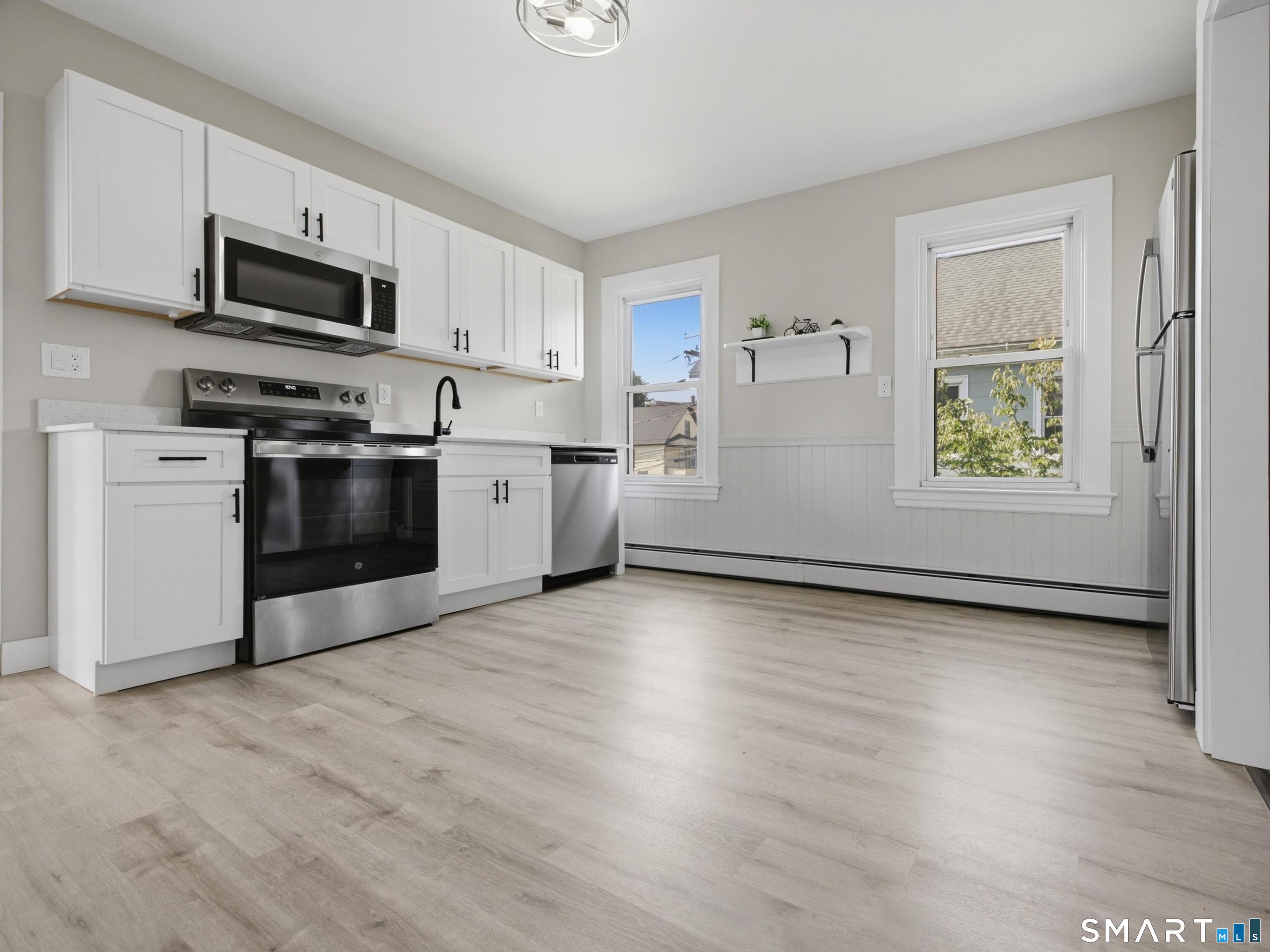 35 Moore Avenue New London CT 06320