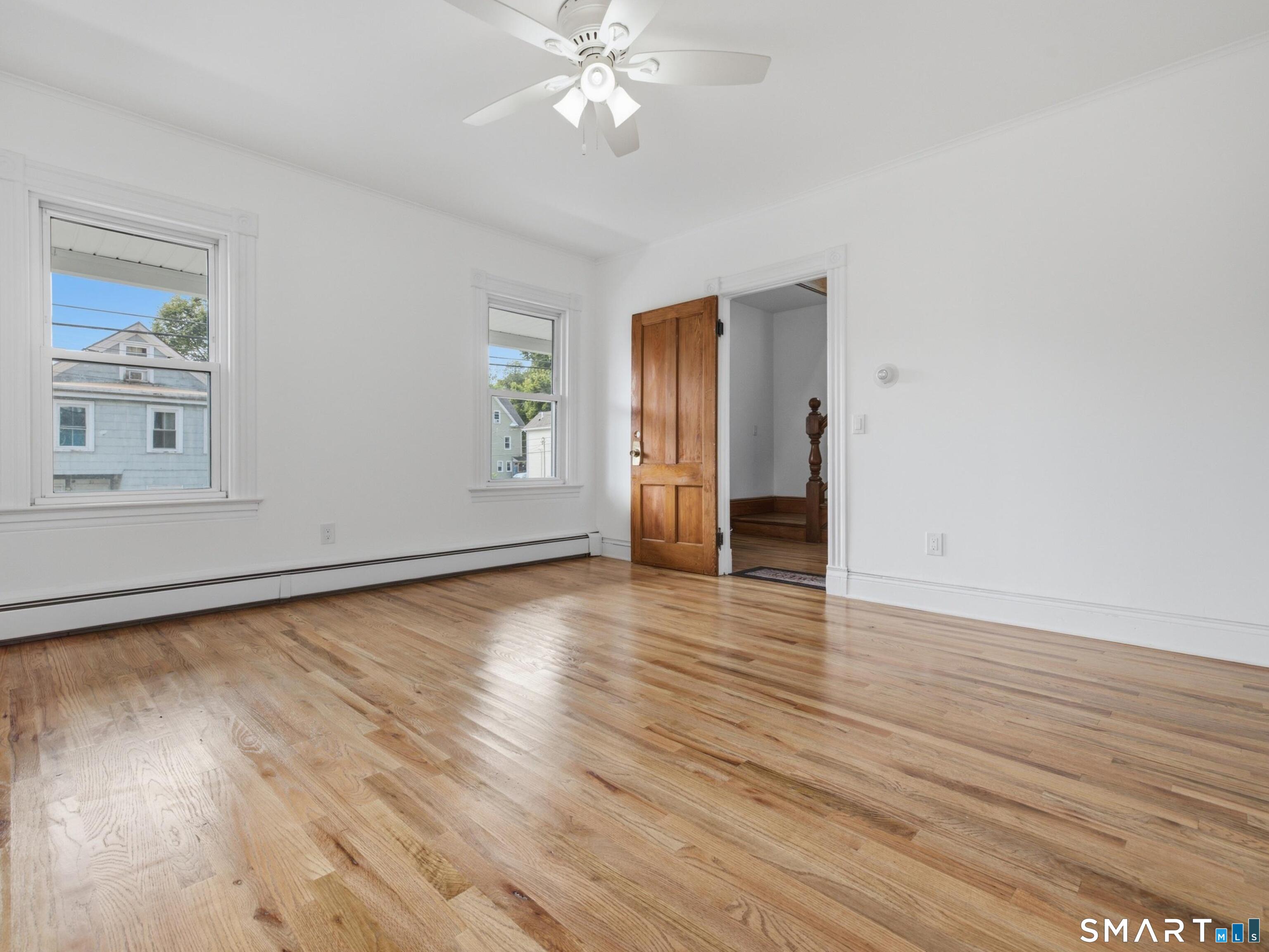 35 Moore Avenue New London CT 06320