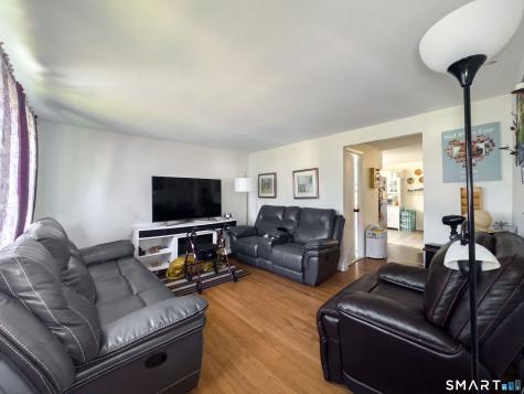 15-17 Leichtner Drive East Hartford CT 06108