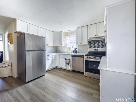 15-17 Leichtner Drive East Hartford CT 06108