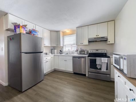 15-17 Leichtner Drive East Hartford CT 06108