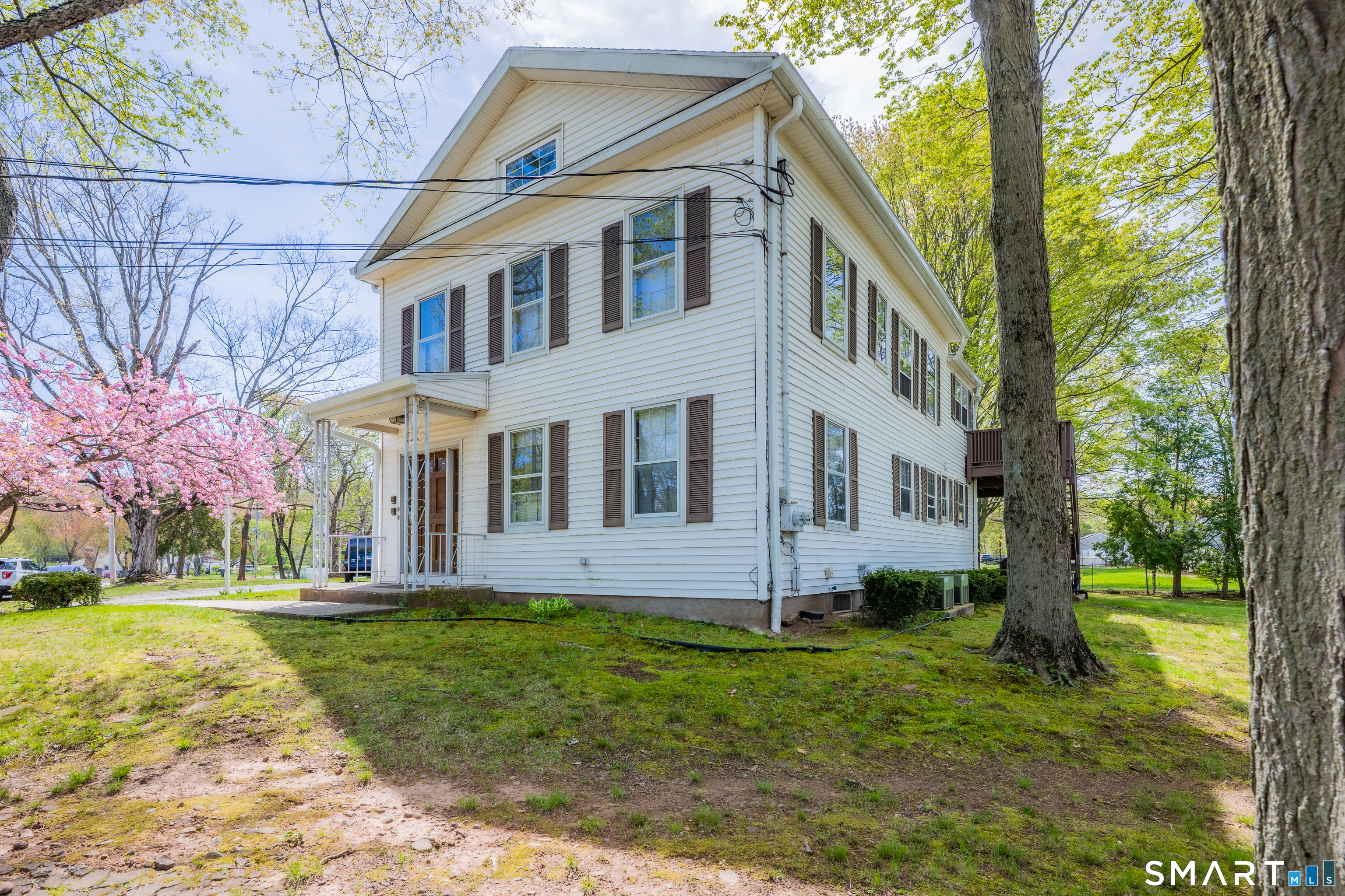 68 Village Street North Haven CT 06473