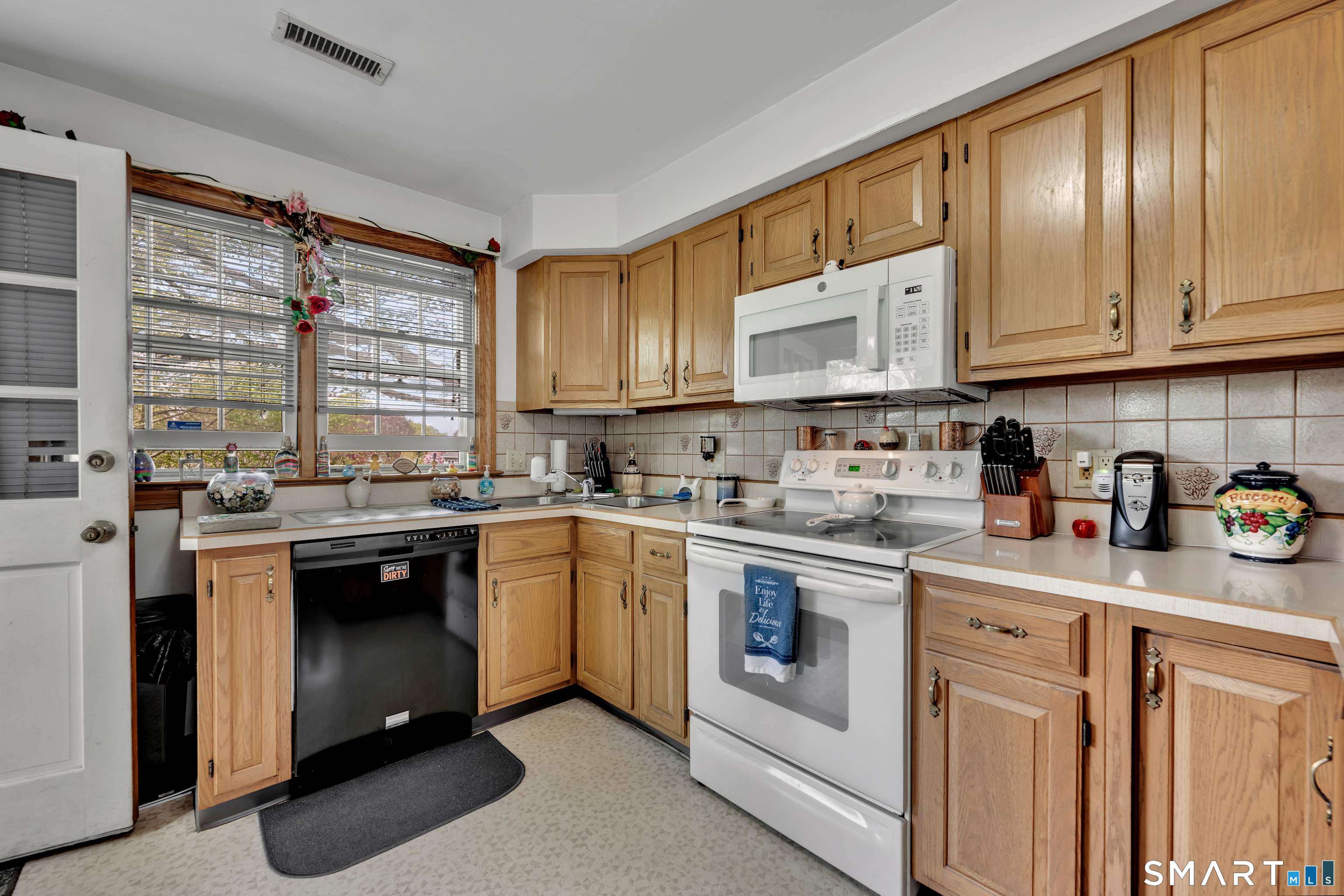 68 Village Street North Haven CT 06473