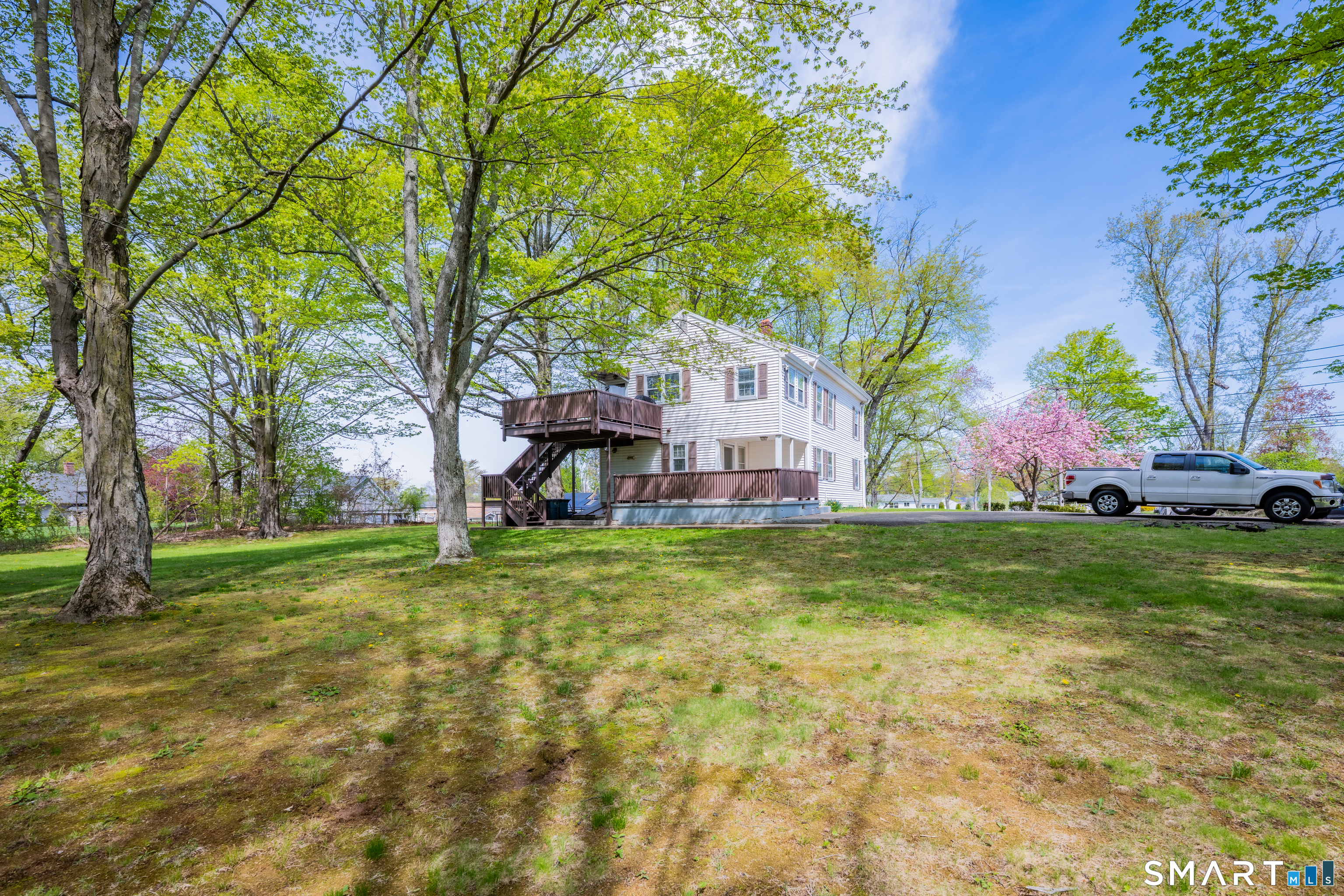 68 Village Street North Haven CT 06473