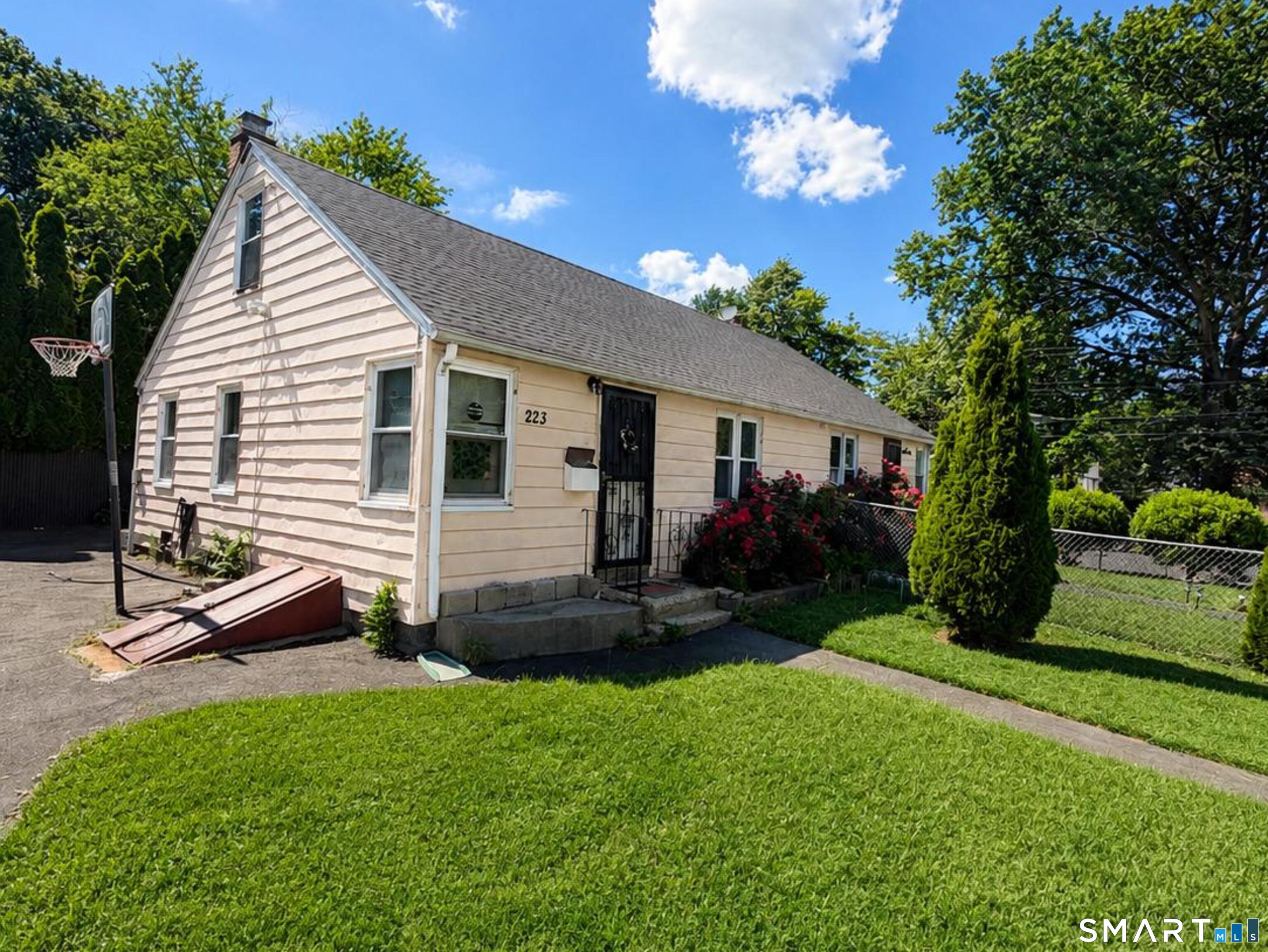 223 Pearl Harbor Street Bridgeport CT 06610