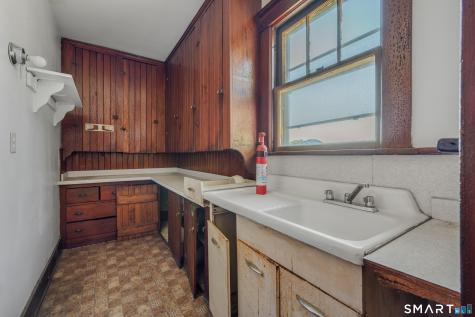 367 Ocean Avenue New London CT 06320