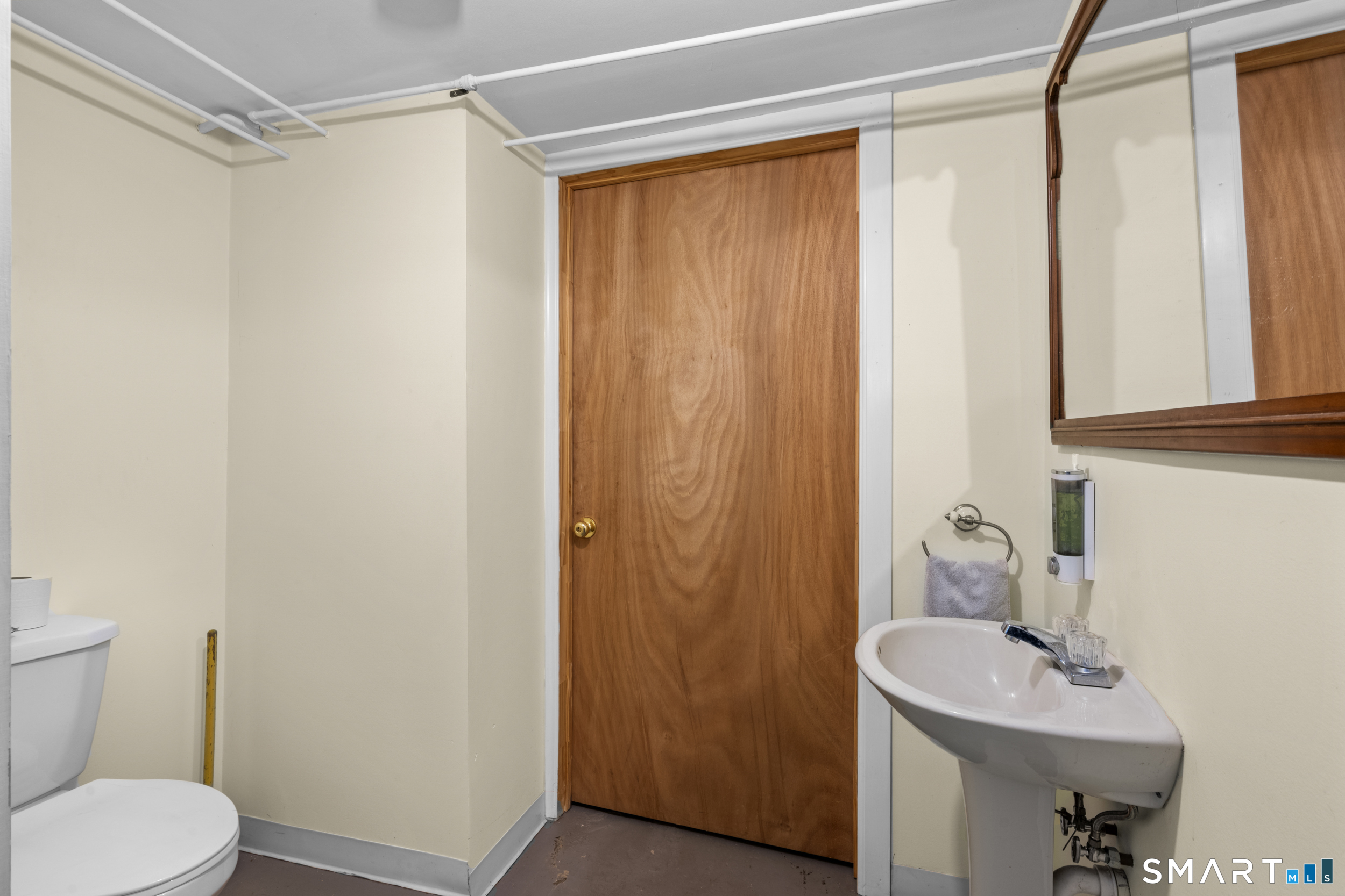 64 Connecticut Avenue New London CT 06320