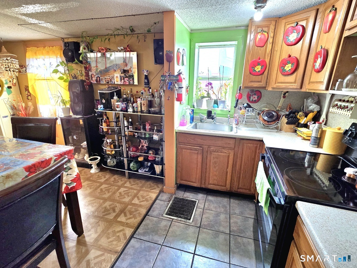 260-262 Burnside Avenue East Hartford CT 06108