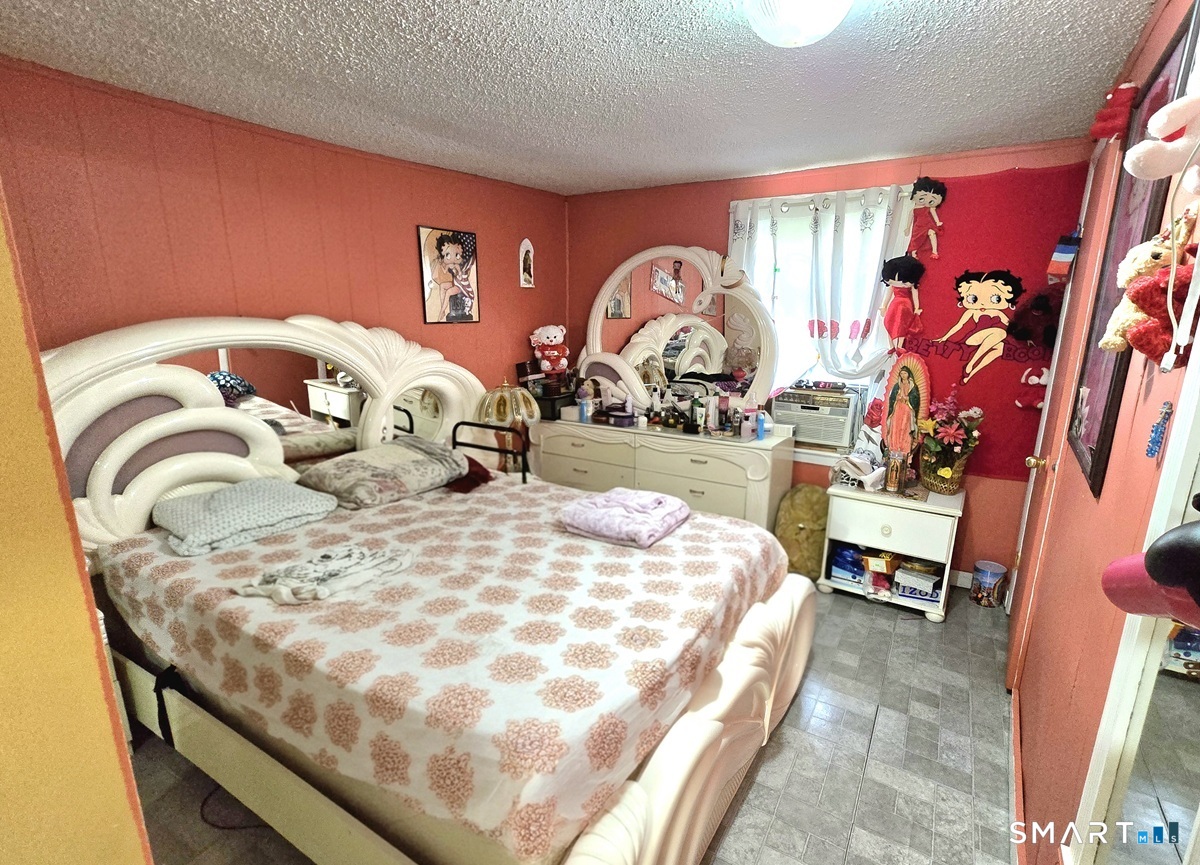 260-262 Burnside Avenue East Hartford CT 06108