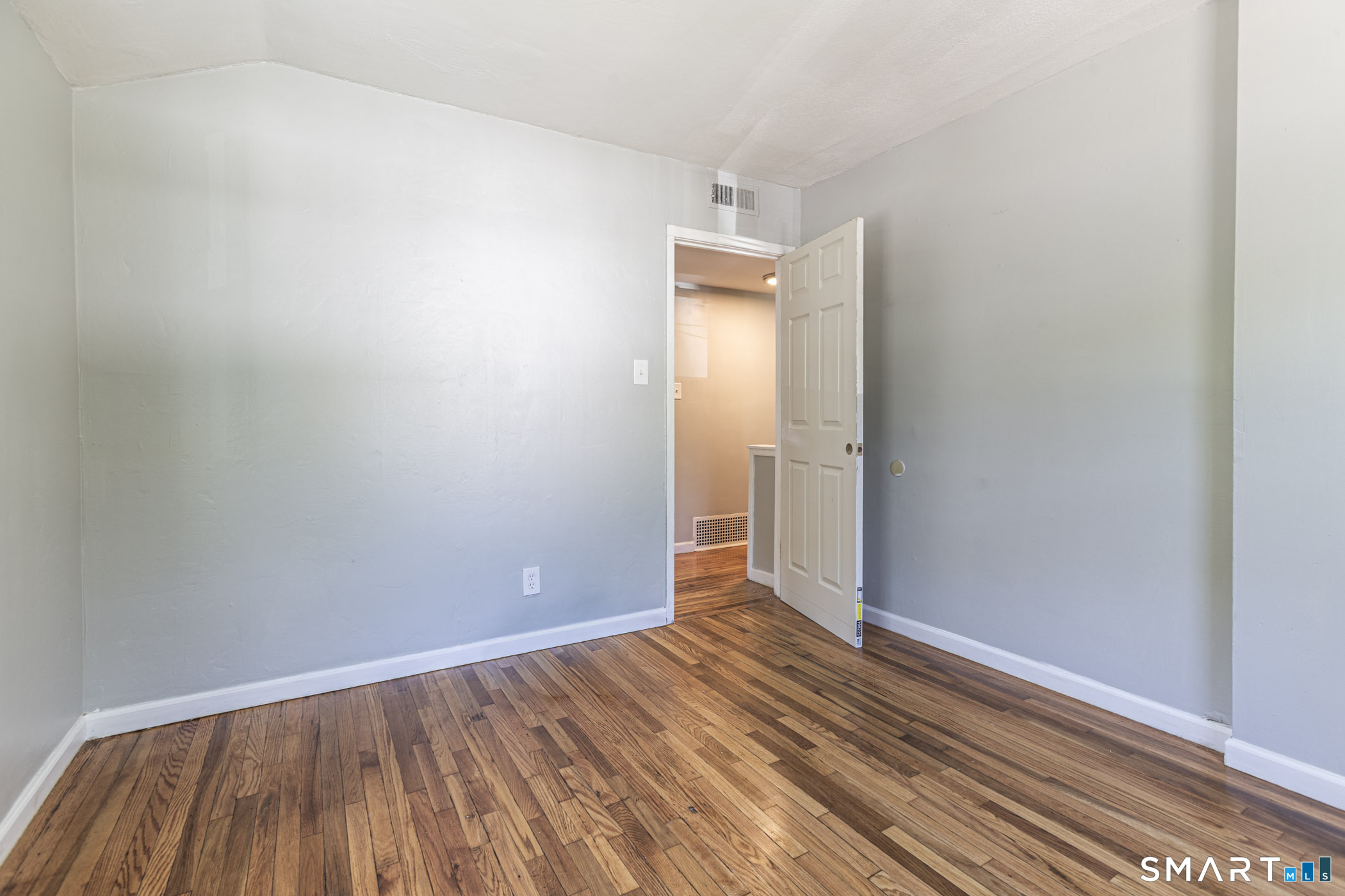 163-165 Woodlawn Circle East Hartford CT 06108