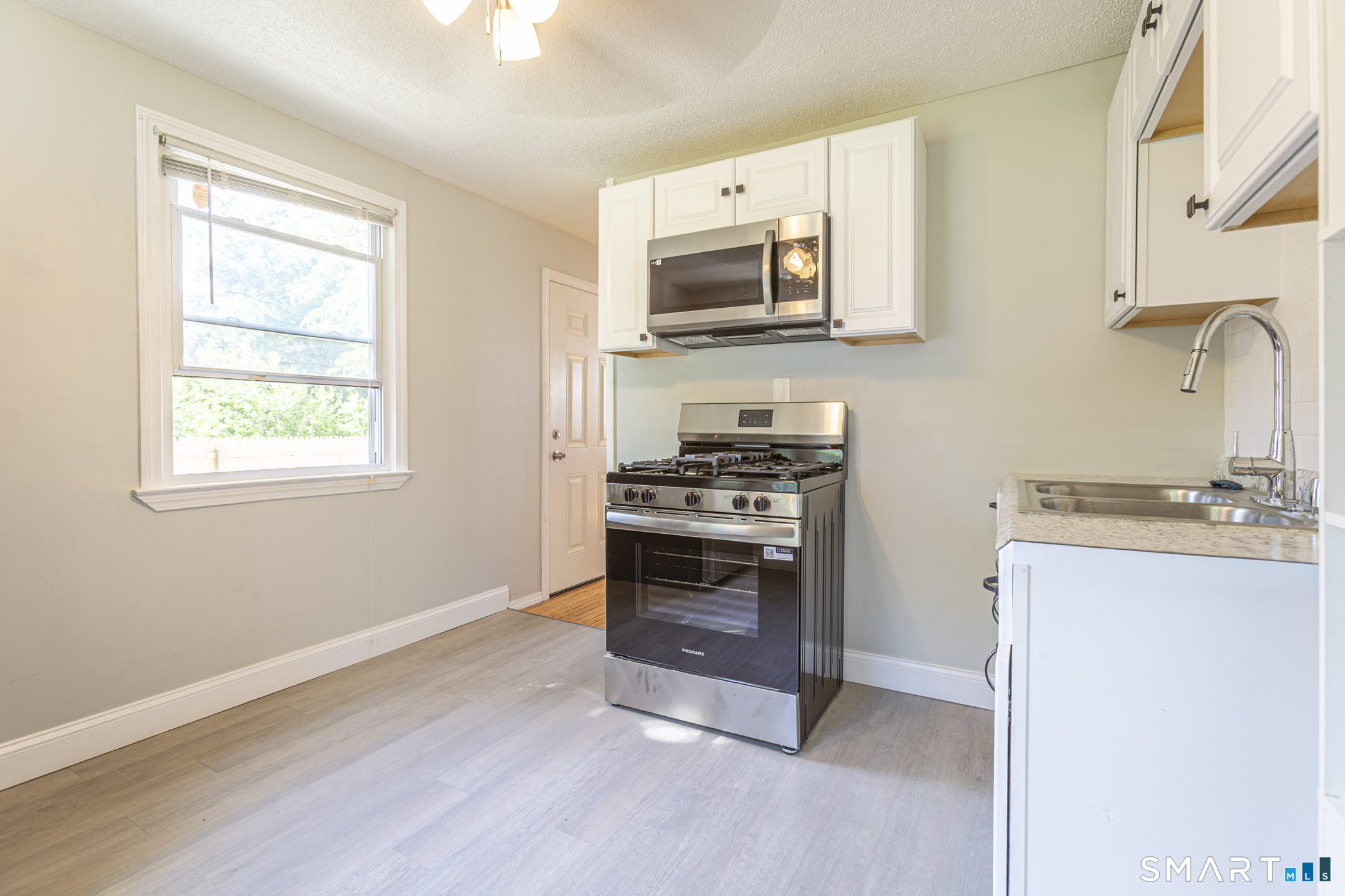 163-165 Woodlawn Circle East Hartford CT 06108