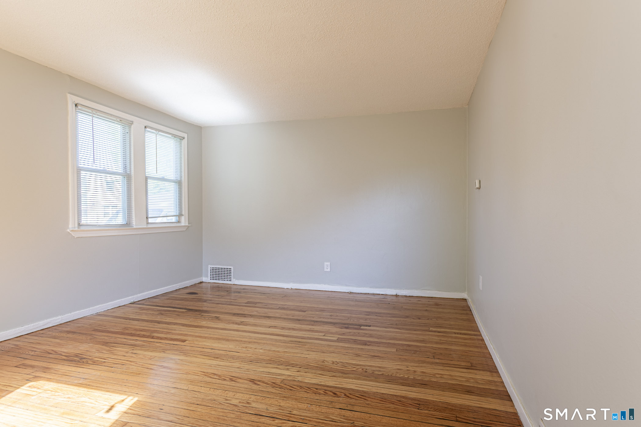 163-165 Woodlawn Circle East Hartford CT 06108