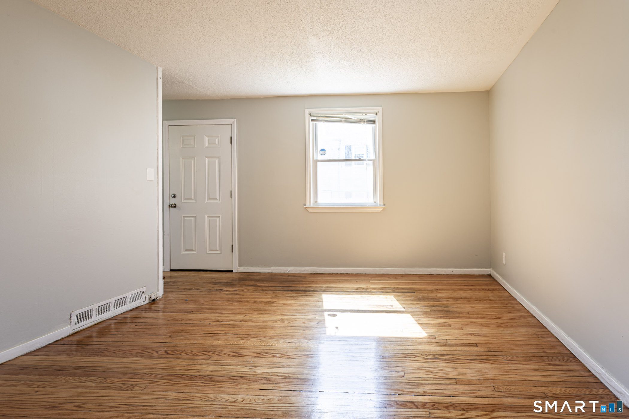 163-165 Woodlawn Circle East Hartford CT 06108