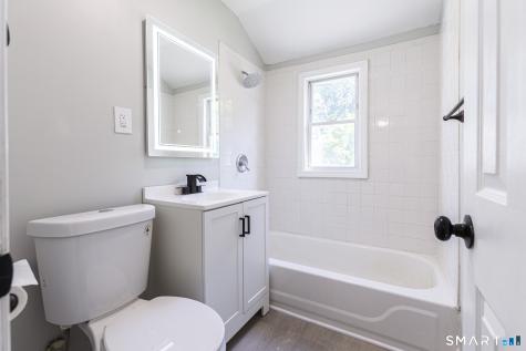 163-165 Woodlawn Circle East Hartford CT 06108
