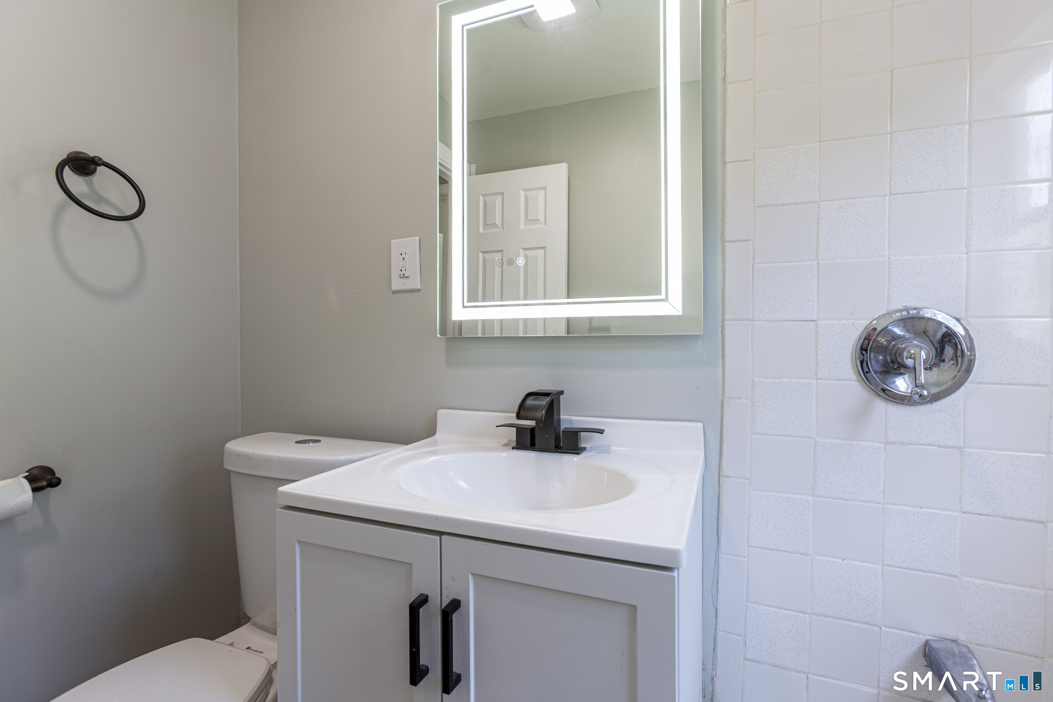 163-165 Woodlawn Circle East Hartford CT 06108