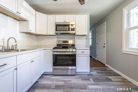 163-165 Woodlawn Circle East Hartford CT 06108