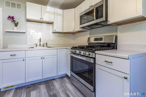 163-165 Woodlawn Circle East Hartford CT 06108
