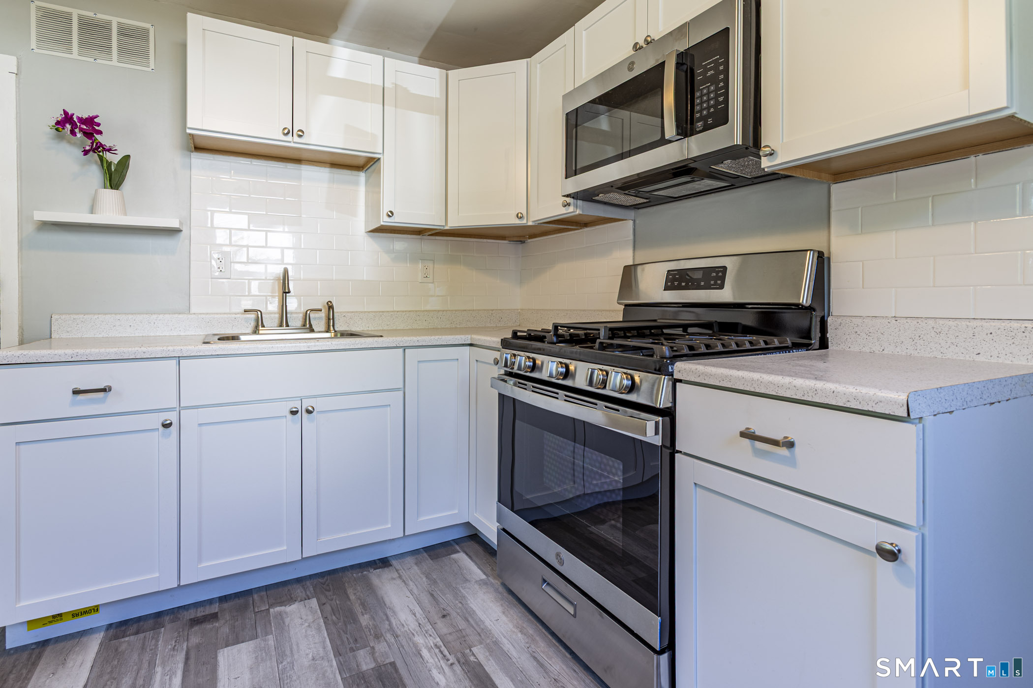 163-165 Woodlawn Circle East Hartford CT 06108
