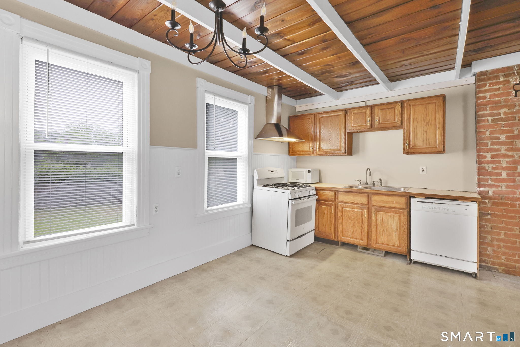 24 Thompson Court Enfield CT 06082