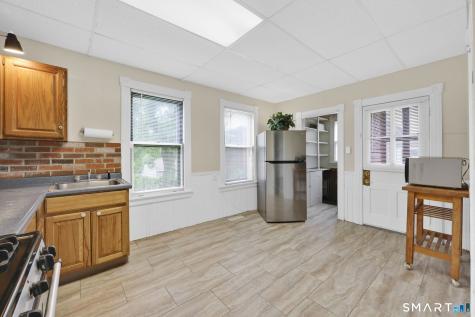 24 Thompson Court Enfield CT 06082