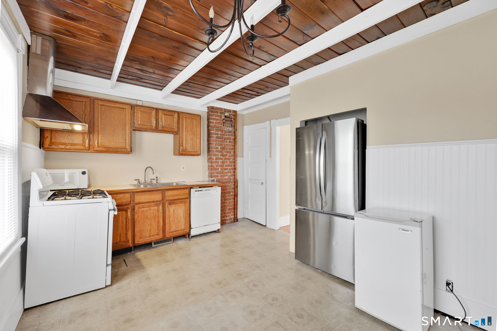 24 Thompson Court Enfield CT 06082