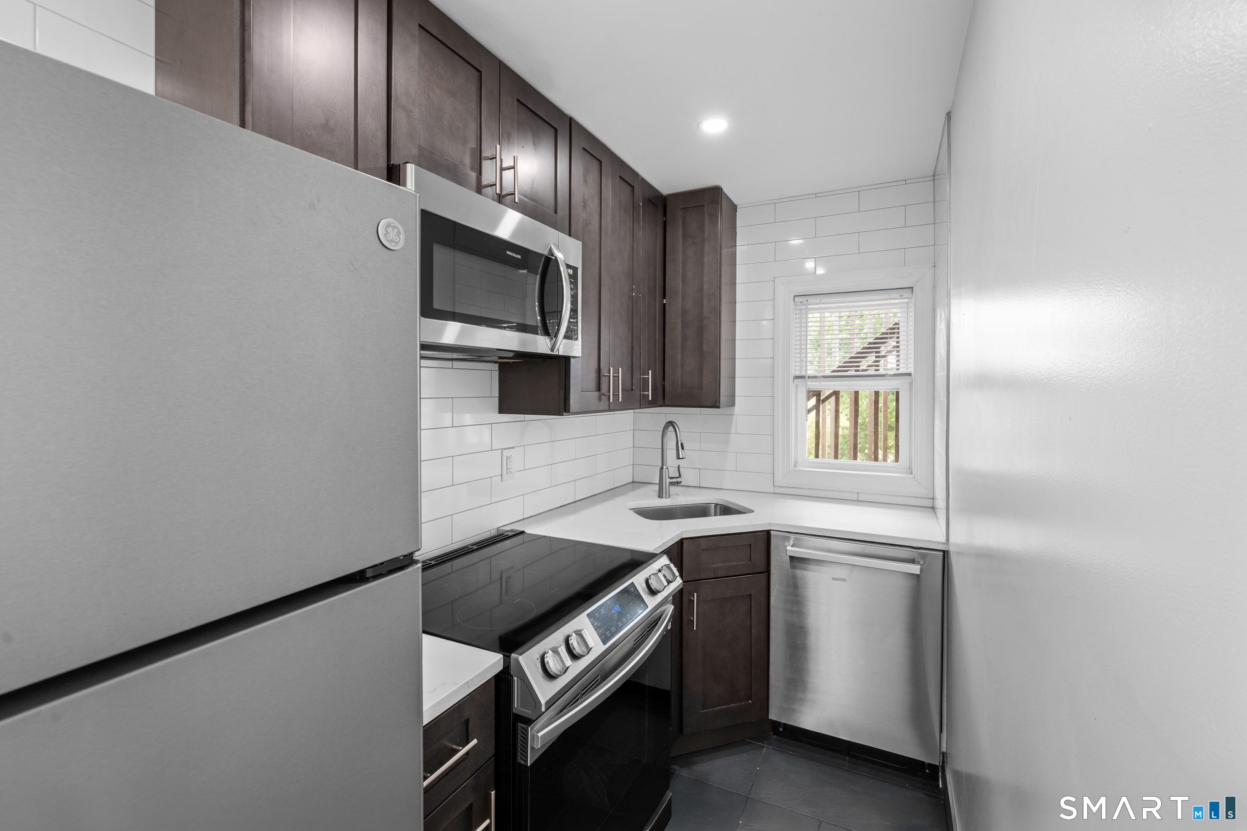 198 Montauk Avenue New London CT 06320