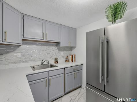 5 Manwaring Street New London CT 06320