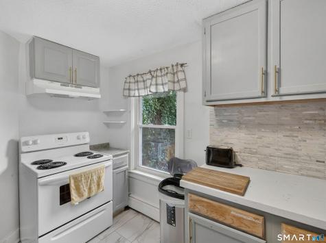 5 Manwaring Street New London CT 06320