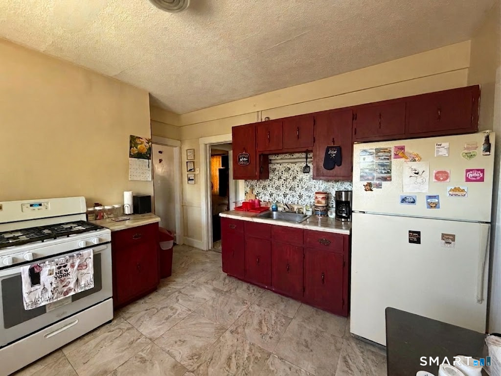 94-96 Hillside Avenue Hartford CT 06106