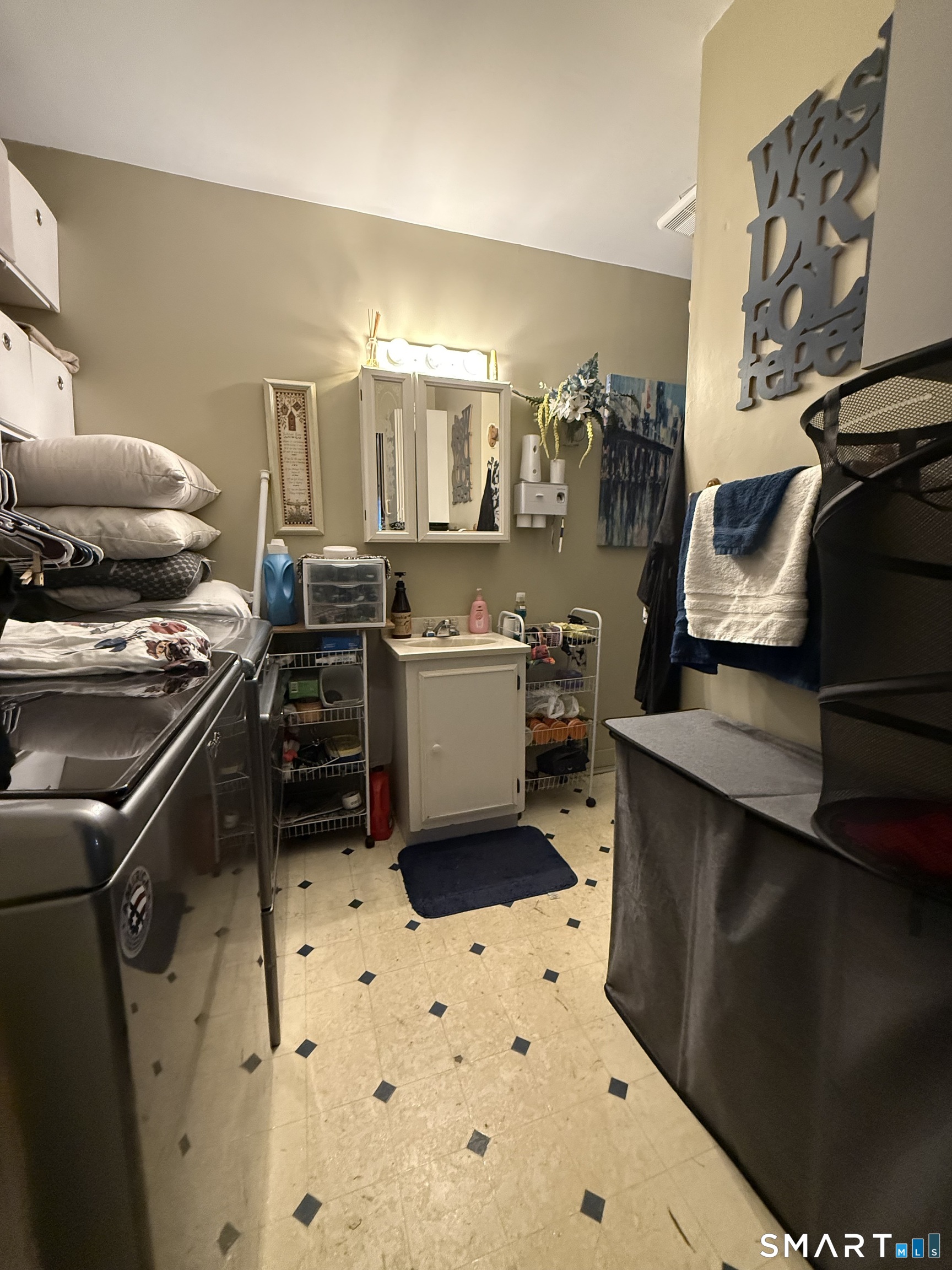 291-293 School Street Putnam CT 06260