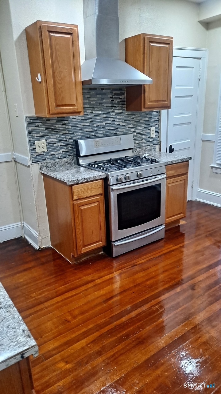 541-543 Maple Avenue Hartford CT 06114