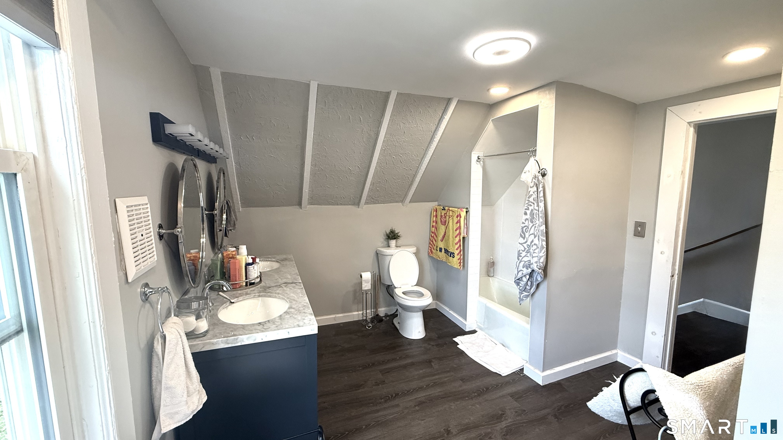 53 Montauk Avenue New London CT 06320