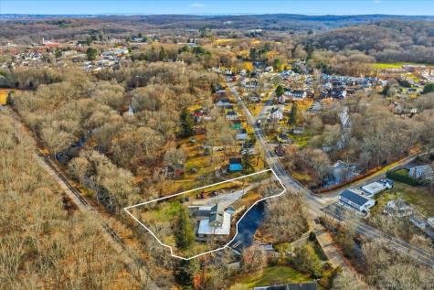 33 Deep River Road Essex CT 06409