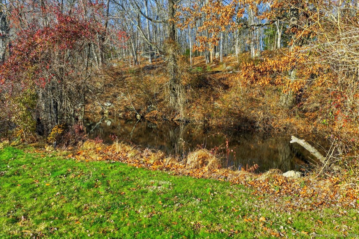 33 Deep River Road Essex CT 06409