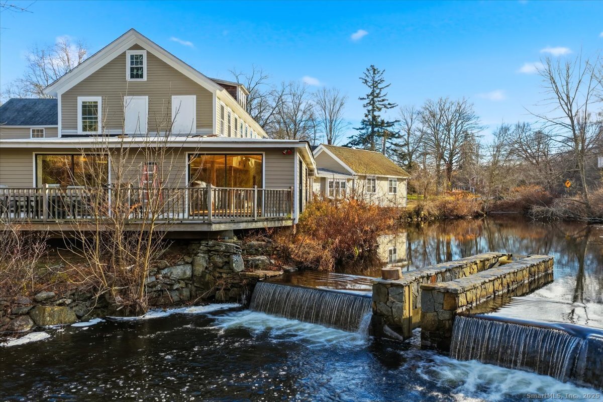 33 Deep River Road Essex CT 06409