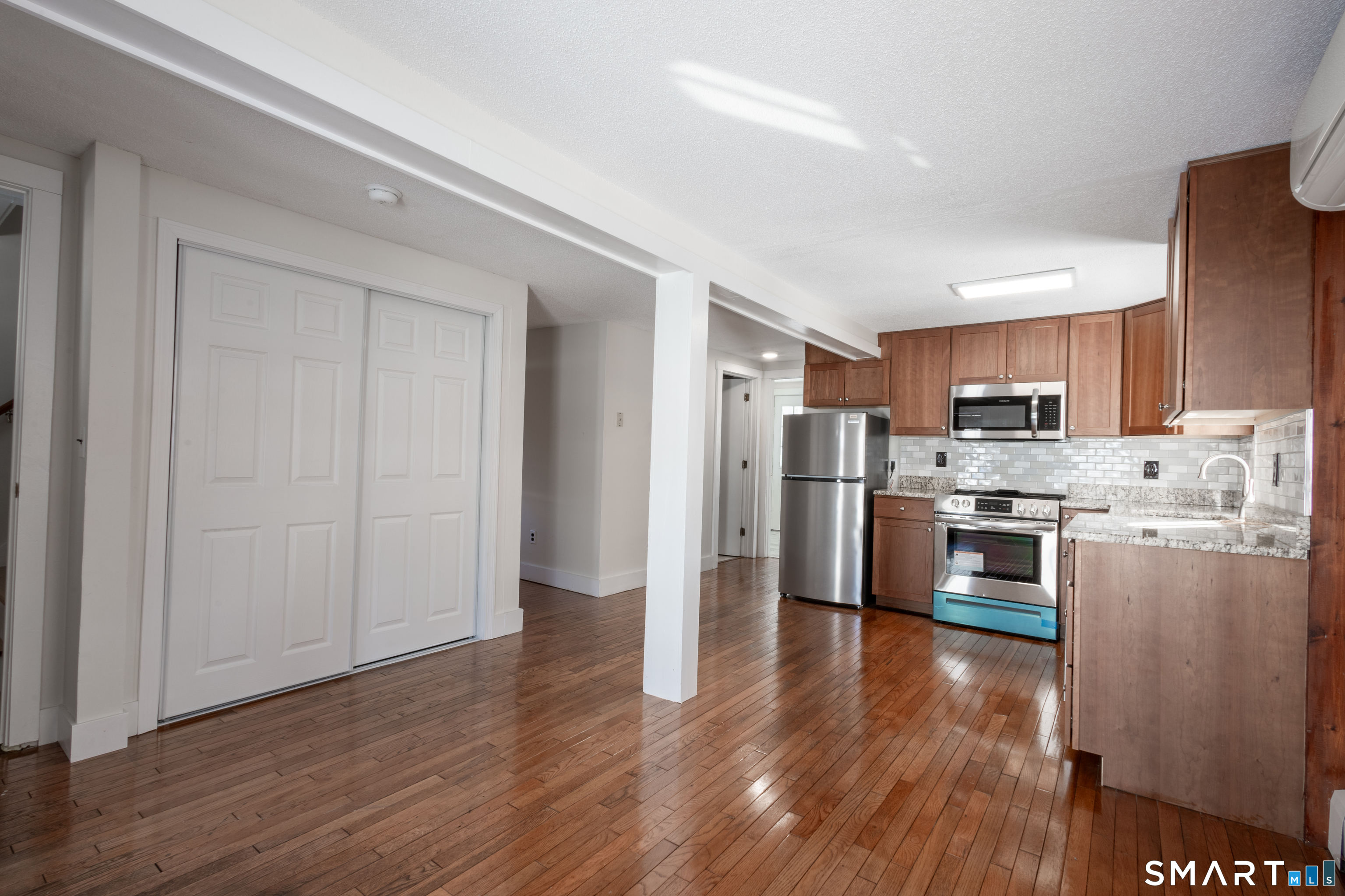 89 Hempstead Street New London CT 06320