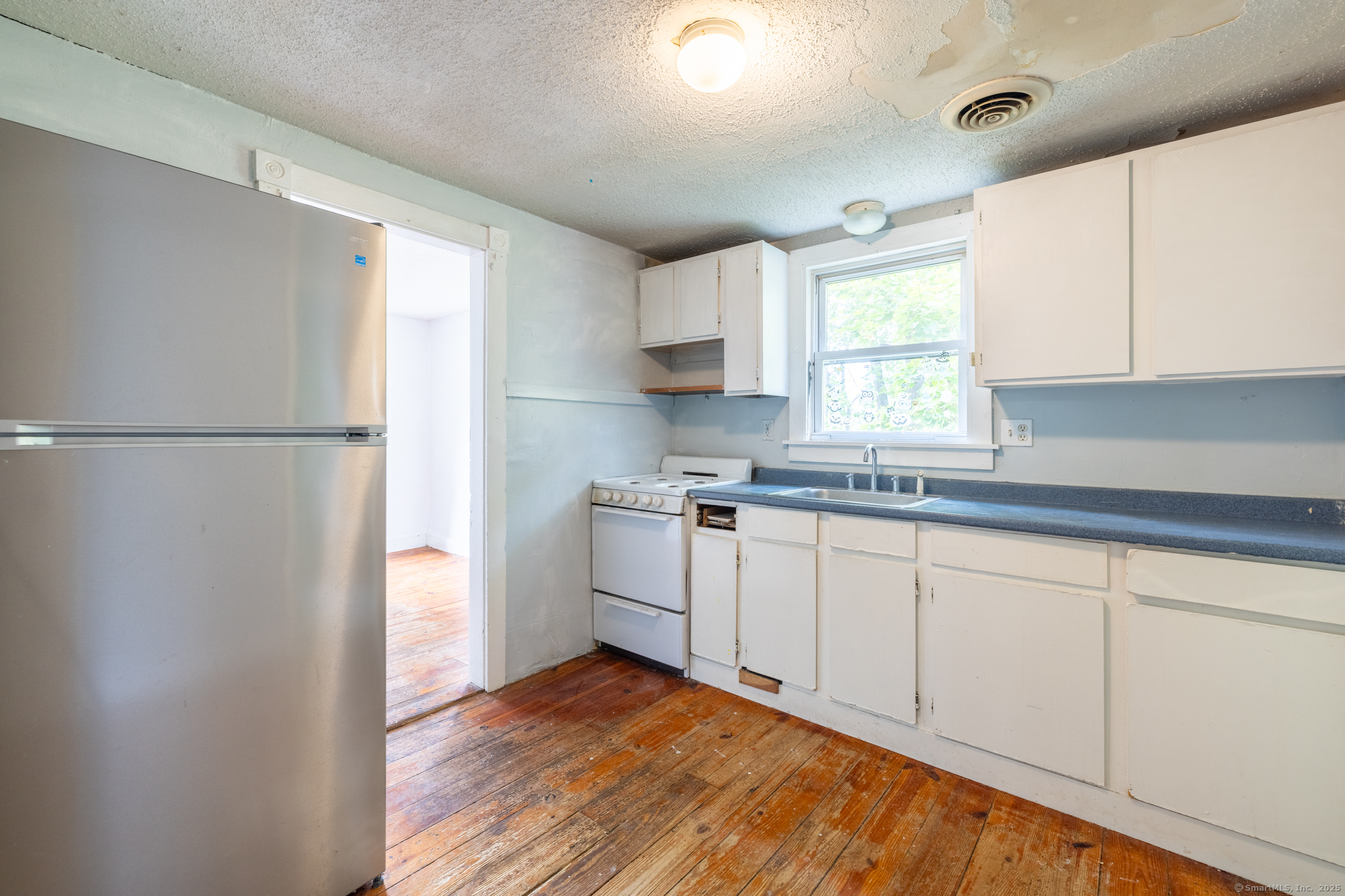 22 Lakeview Street East Hampton CT 06424