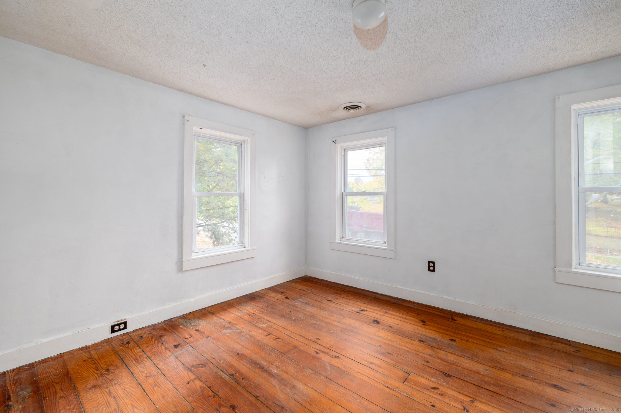 22 Lakeview Street East Hampton CT 06424