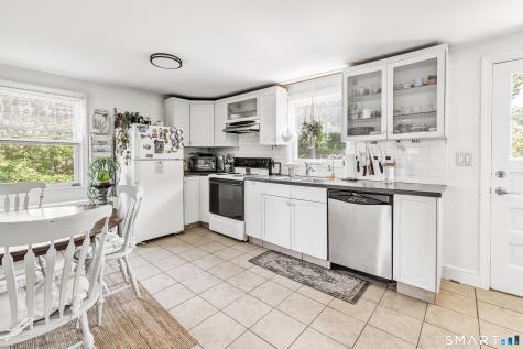 110-112 Dirienzo Heights Derby CT 06418