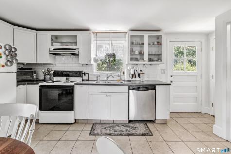 110-112 Dirienzo Heights Derby CT 06418
