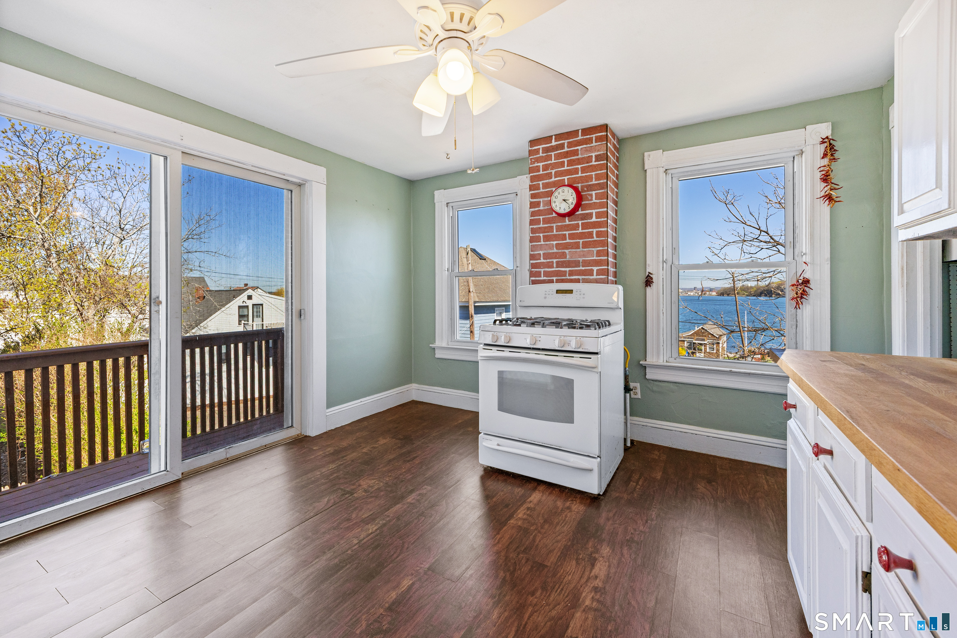 338 Lighthouse Road New Haven CT 06512