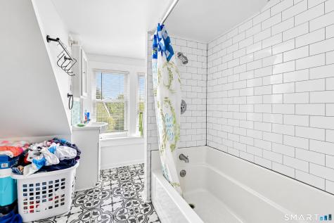 28 Ocean Avenue New London CT 06320