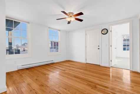 9 Brewer Street New London CT 06320