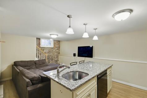 9 Brewer Street New London CT 06320