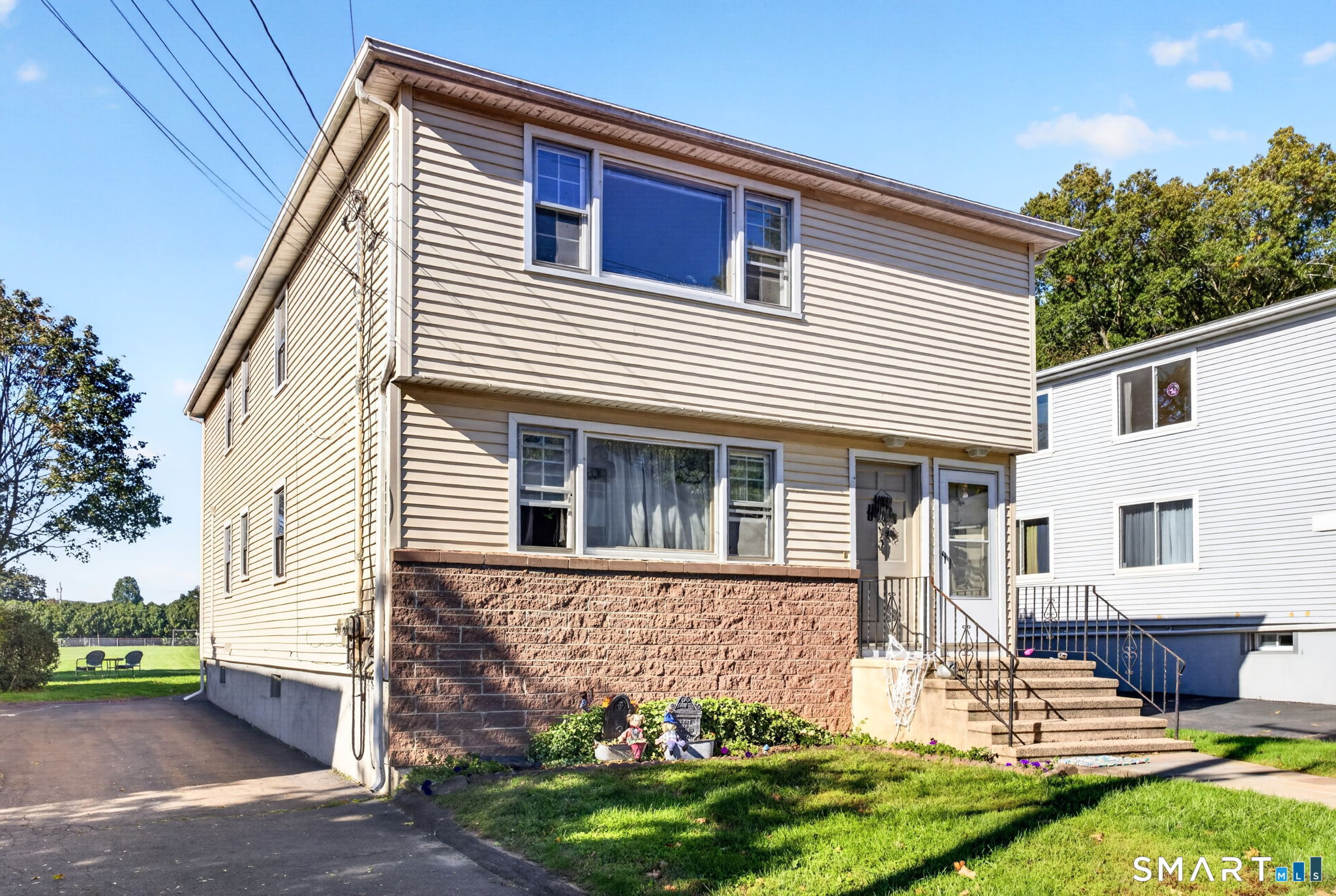 27 Manila Avenue Woodbridge CT 06525