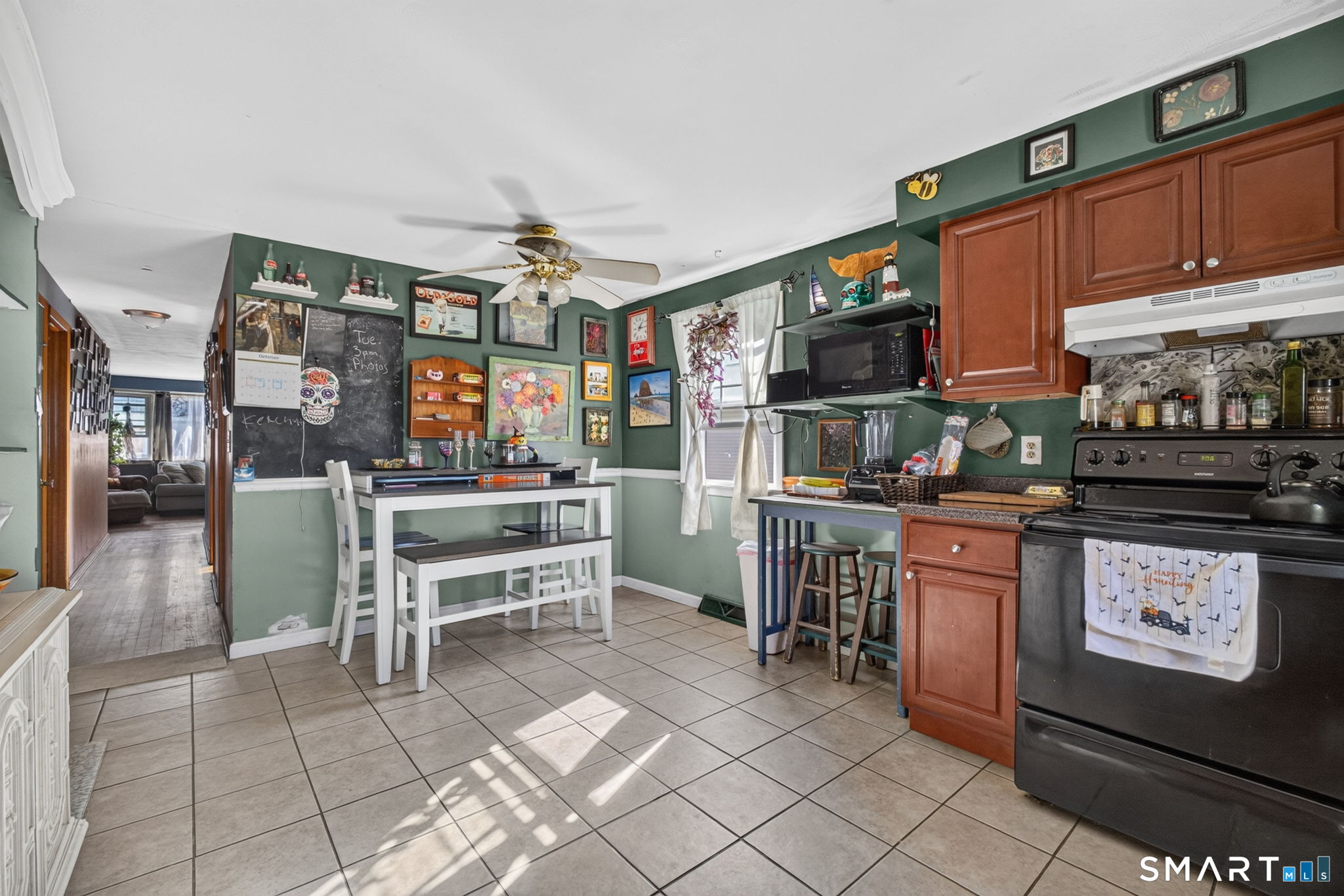 27 Manila Avenue Woodbridge CT 06525